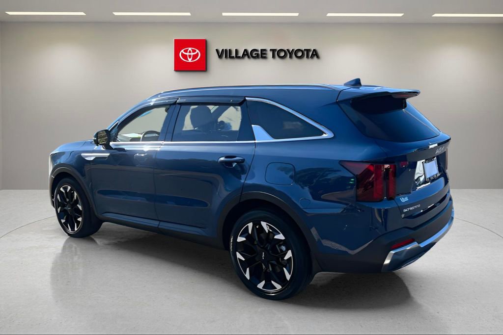 Used 2025 Kia Sorento SX image 3