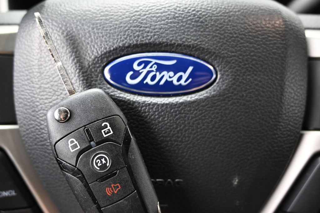 Used 2022 Ford F250 Lariat w/ Black Appearance Package AWD/4WD image 39