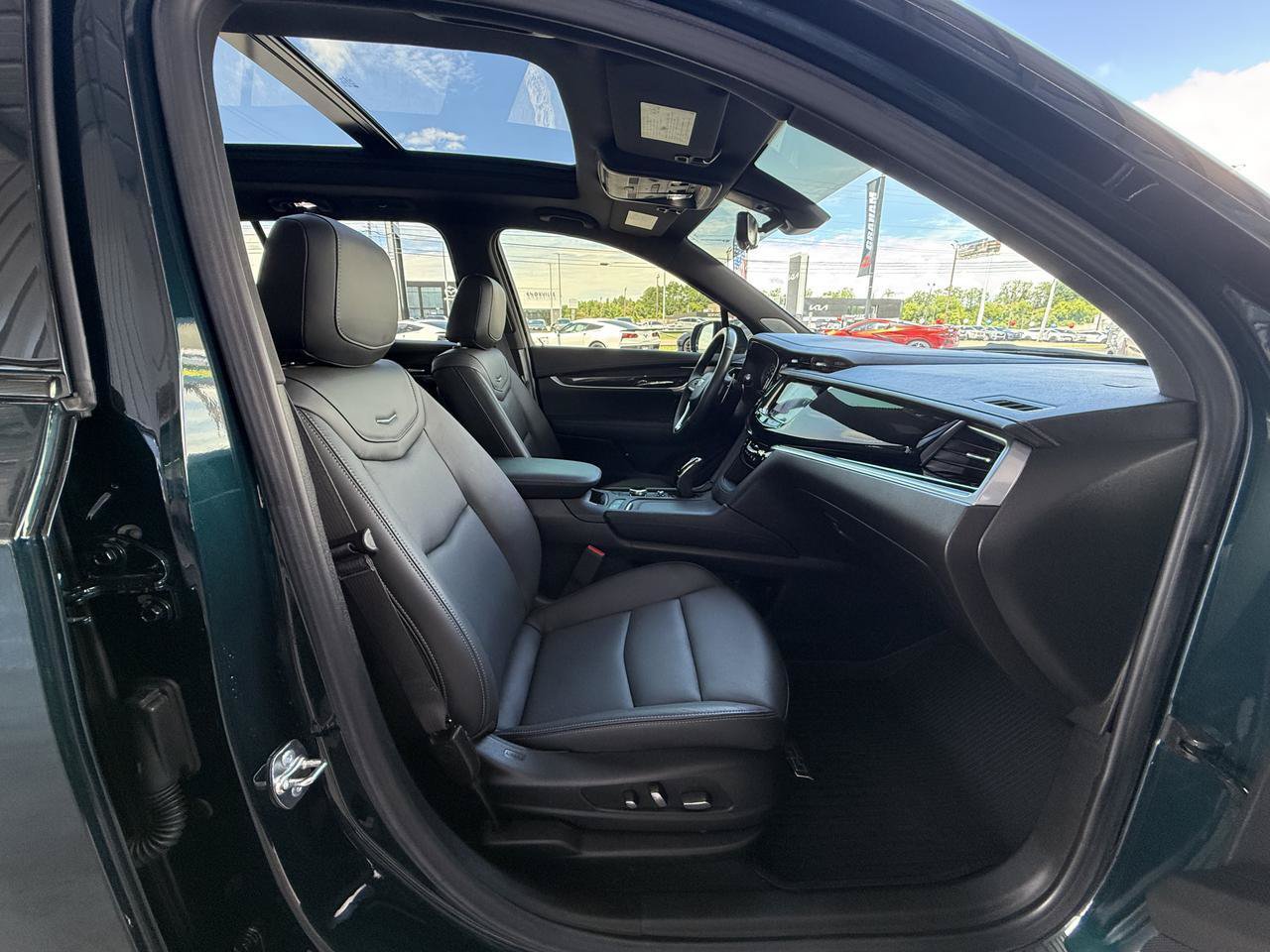 Used 2024 Cadillac XT6 Sport w/ Technology Package AWD/4WD image 31