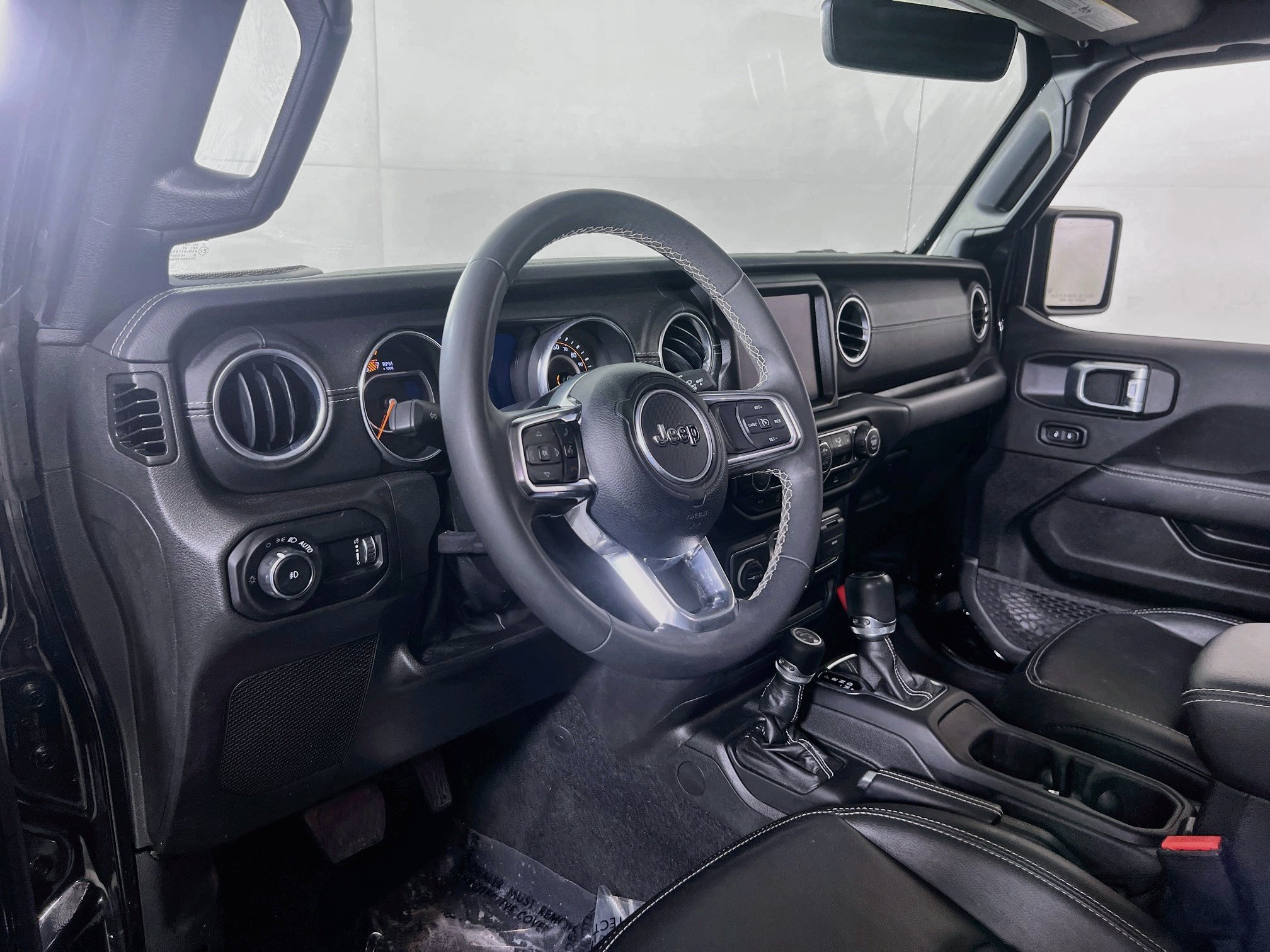Used 2023 Jeep Wrangler Unlimited Sahara AWD/4WD image 9