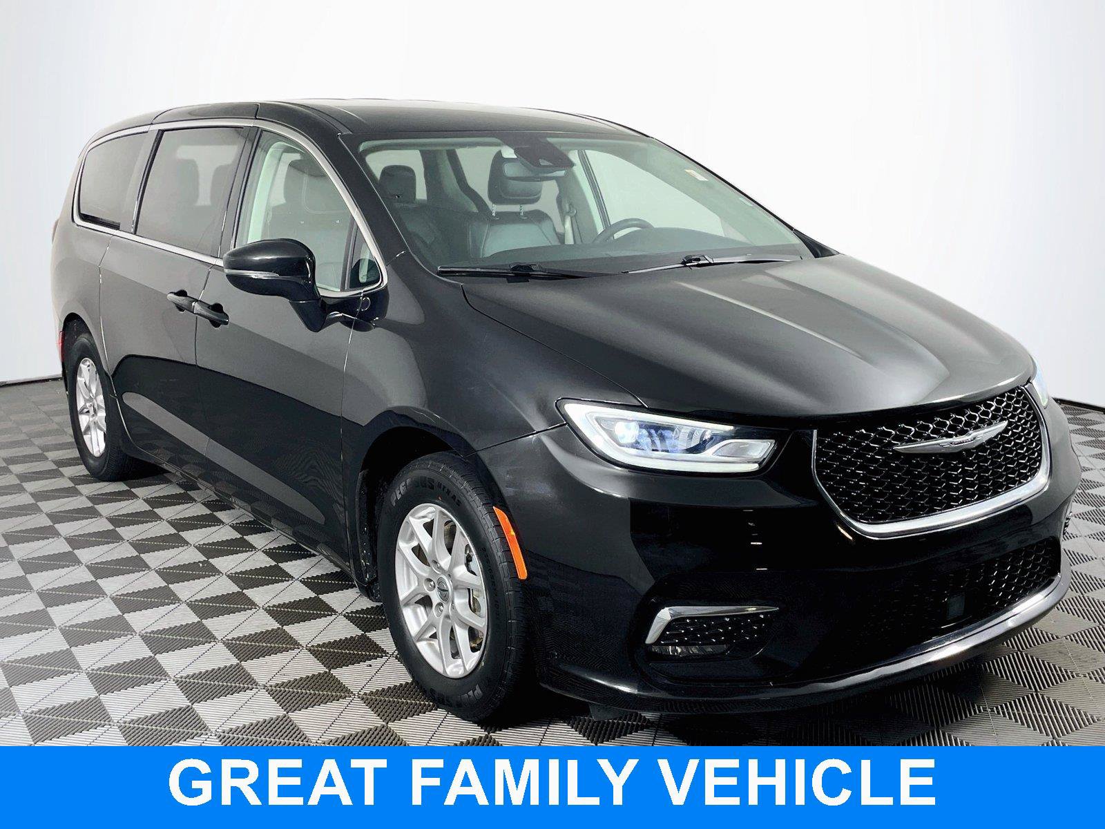Used 2024 Chrysler Pacifica Touring-L