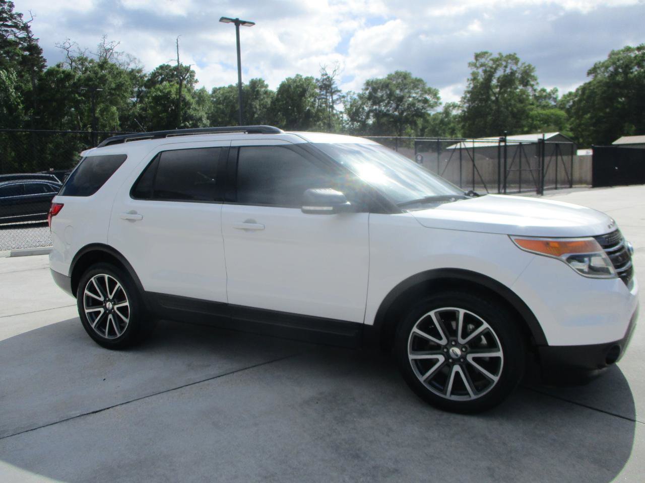 Used 2015 Ford Explorer XLT w/ Equipment Group 202A image 9