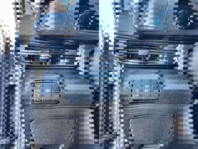 Used 2025 Hyundai Elantra Sport image 29