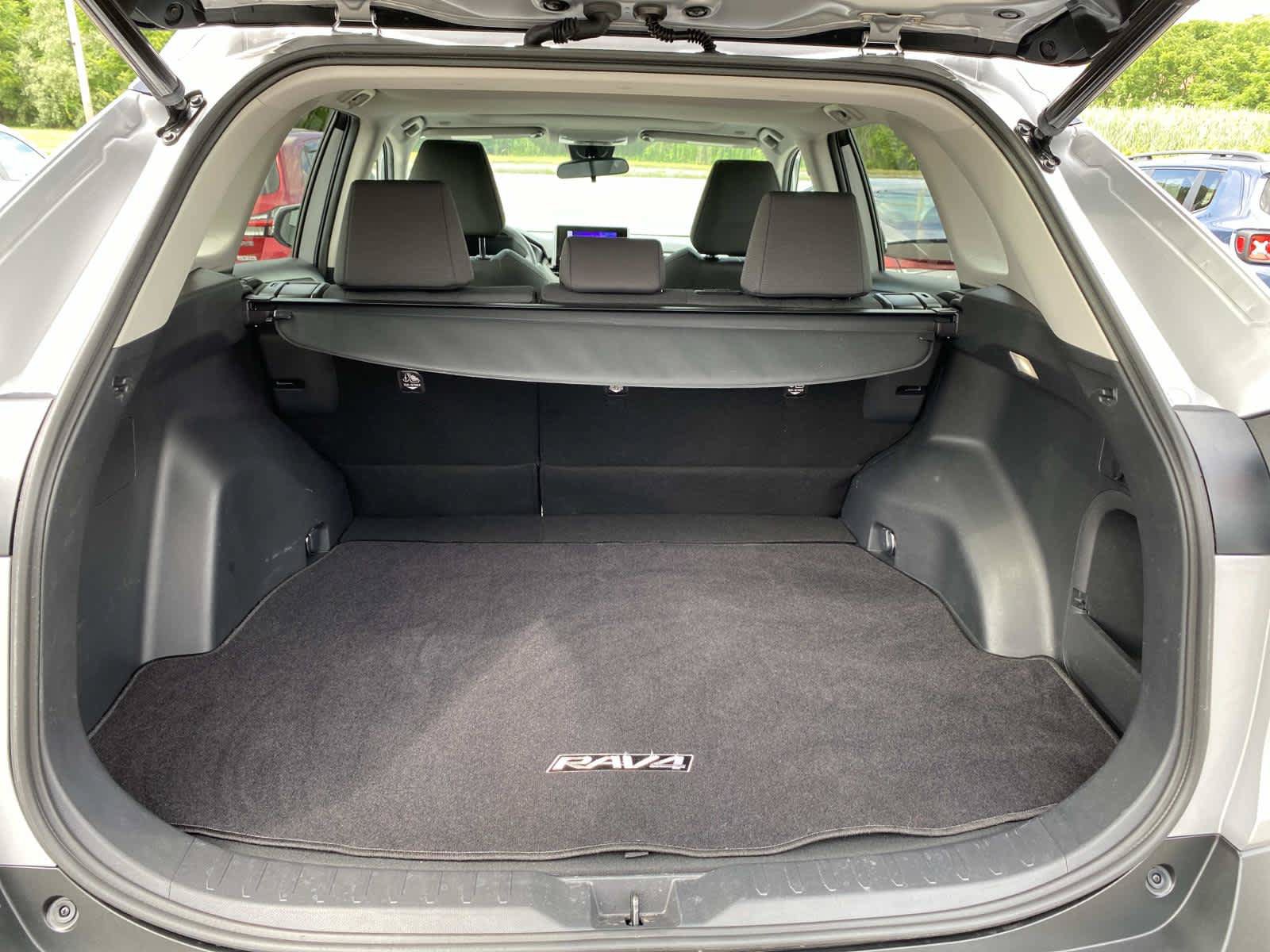Used 2023 Toyota RAV4 XLE w/ Convenience Package AWD/4WD image 6