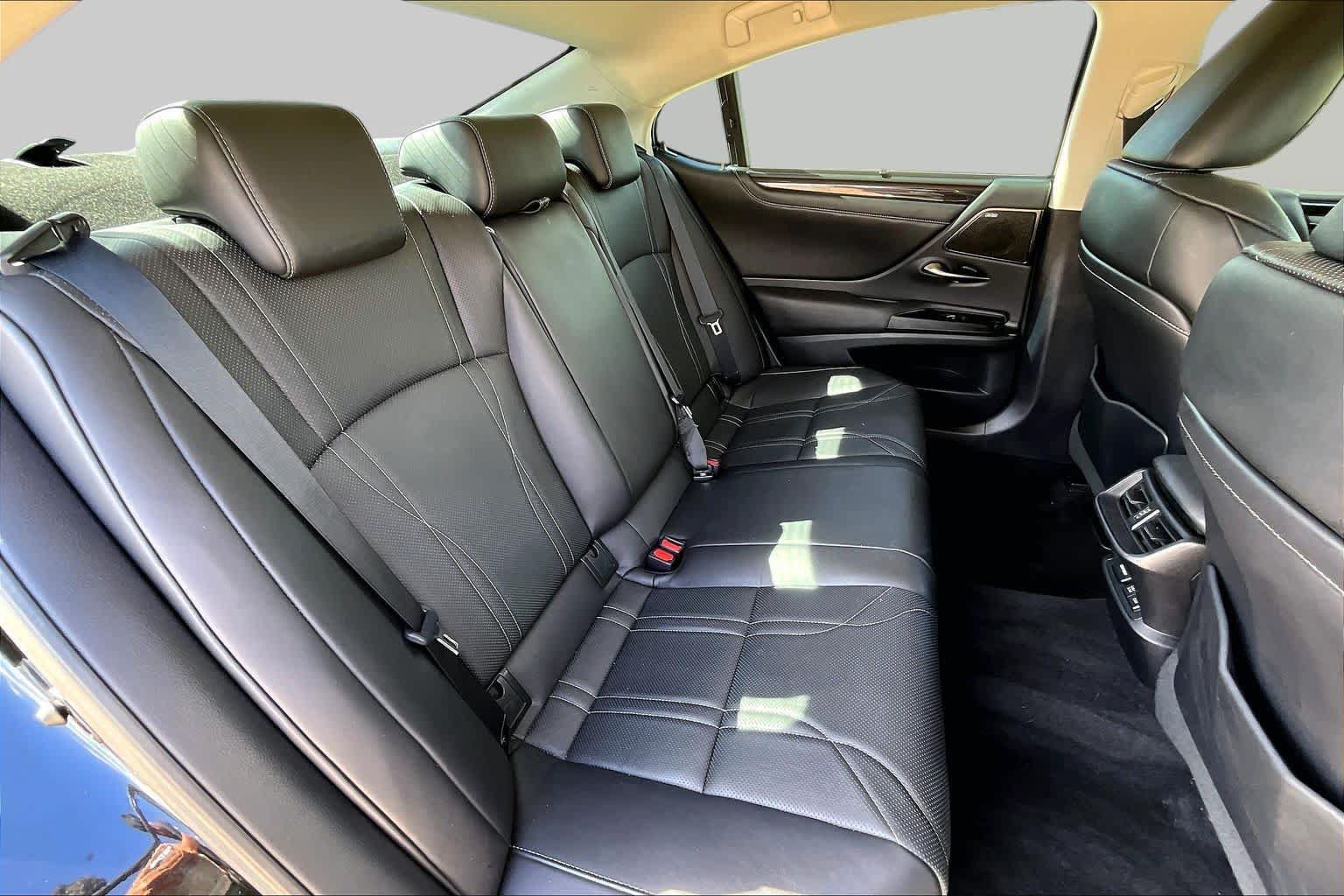Used 2021 Lexus ES 300h Ultra Luxury w/ Accessory Package 2 FWD image 20