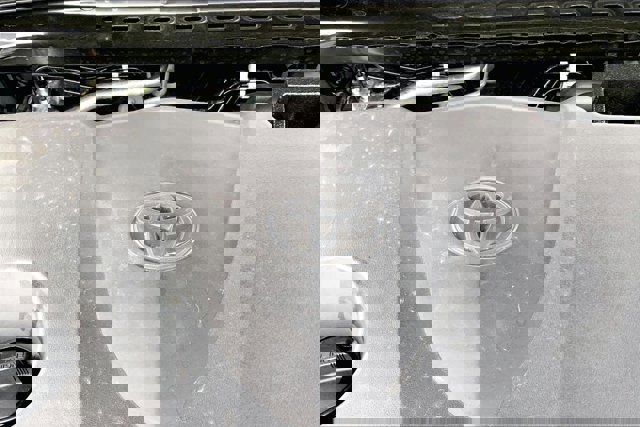 Used 2024 Toyota Camry SE image 31