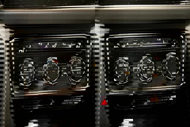 Used 2021 Volkswagen Atlas SEL Premium image 33