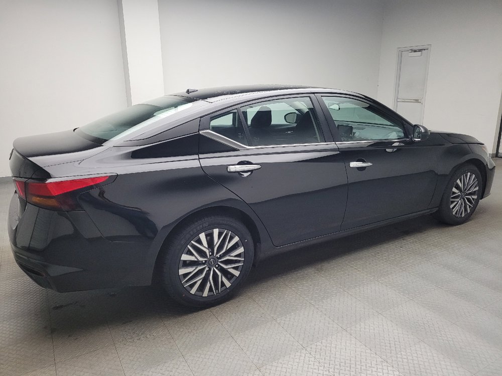 Used 2025 Nissan Altima 2.5 SV FWD image 10
