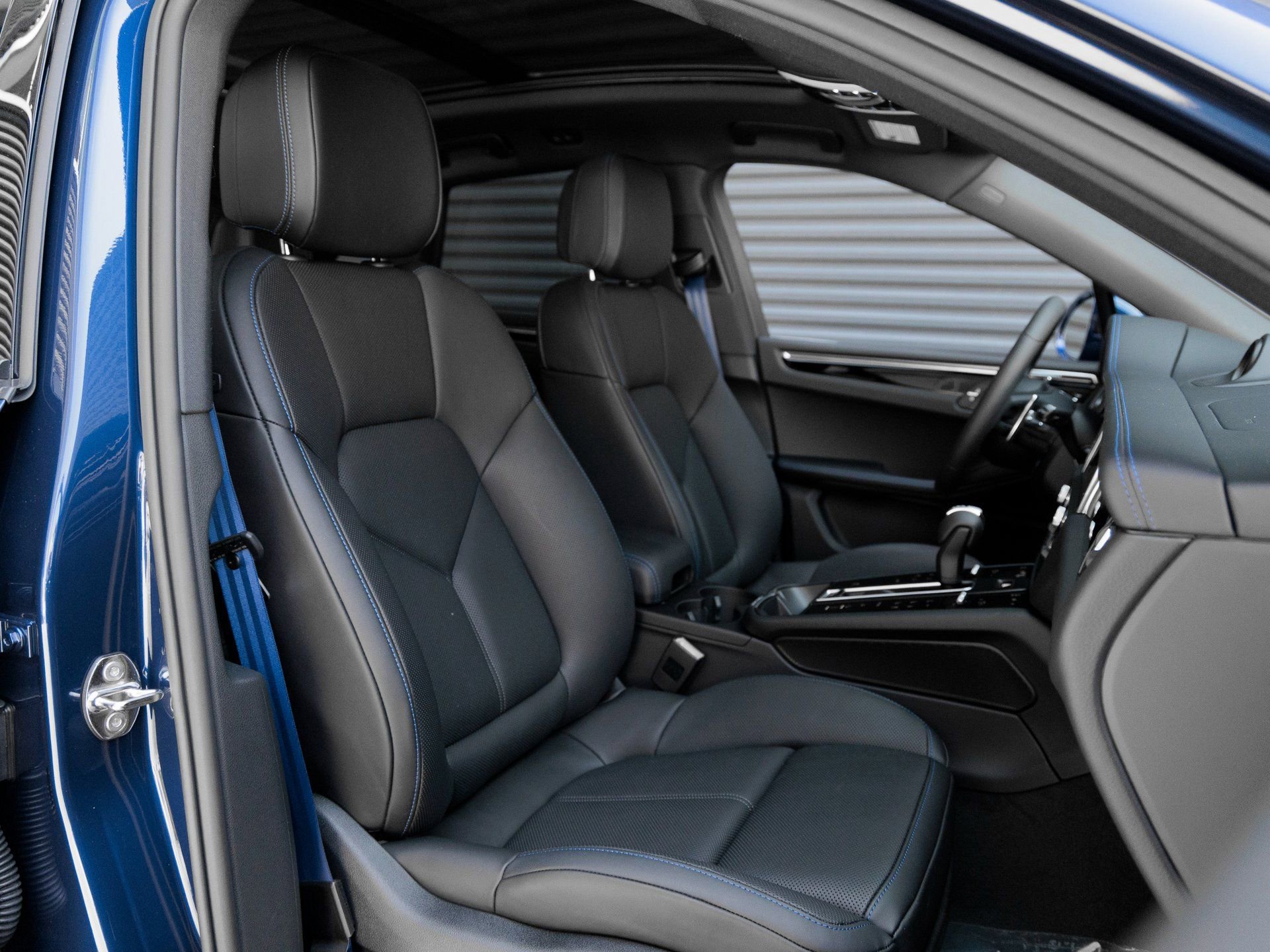 New 2025 Porsche Macan AWD/4WD image 27