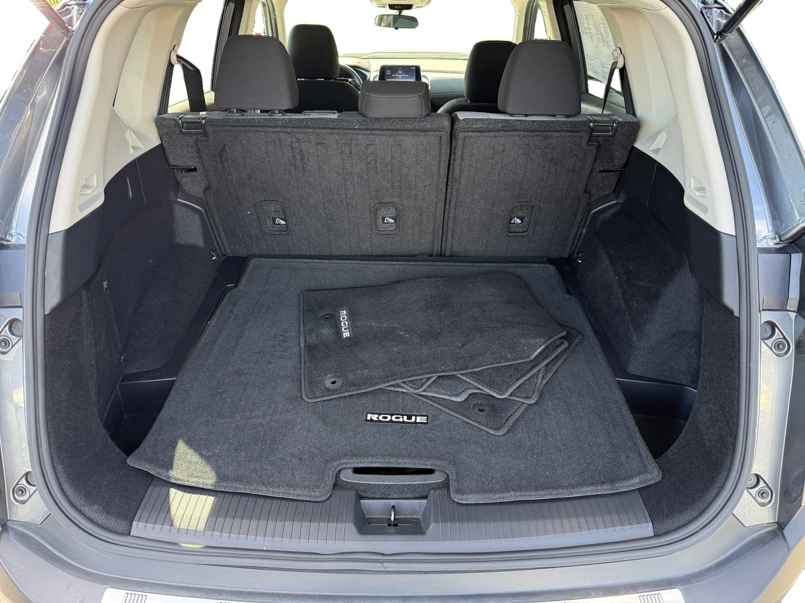 Used 2023 Nissan Rogue SV AWD/4WD image 17