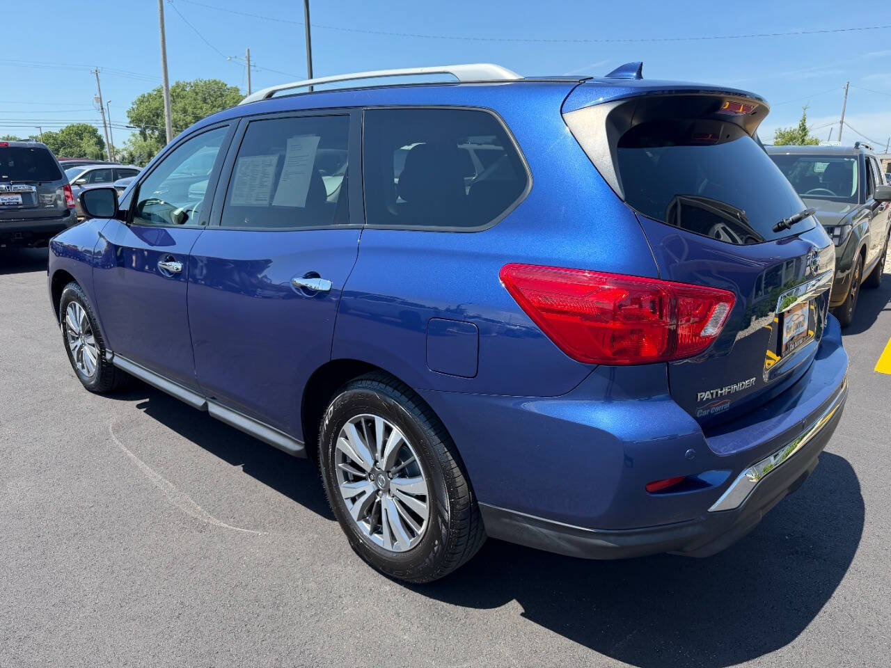 Used 2020 Nissan Pathfinder SL FWD image 3