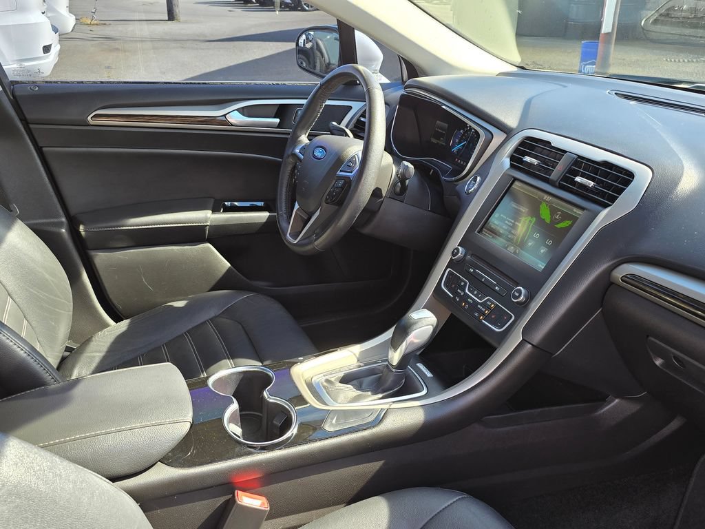 Used 2016 Ford Fusion SE w/ Equipment Group 202A FWD image 11
