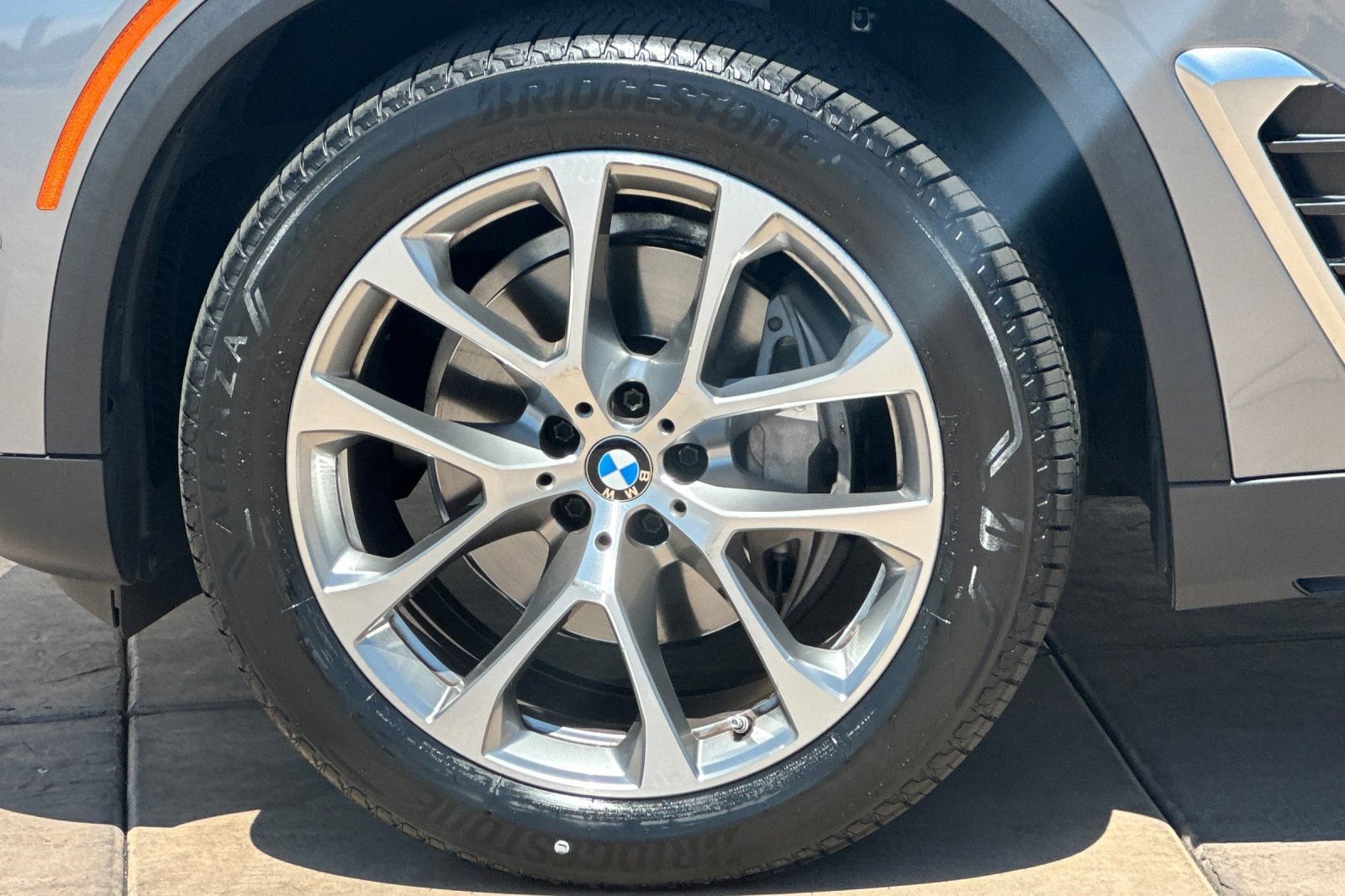 Used 2024 BMW X5 xDrive40i w/ Premium Package AWD/4WD image 32