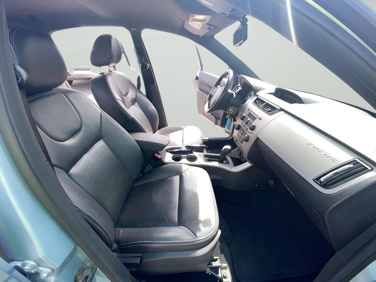 Used 2009 Ford Focus SEL FWD image 33