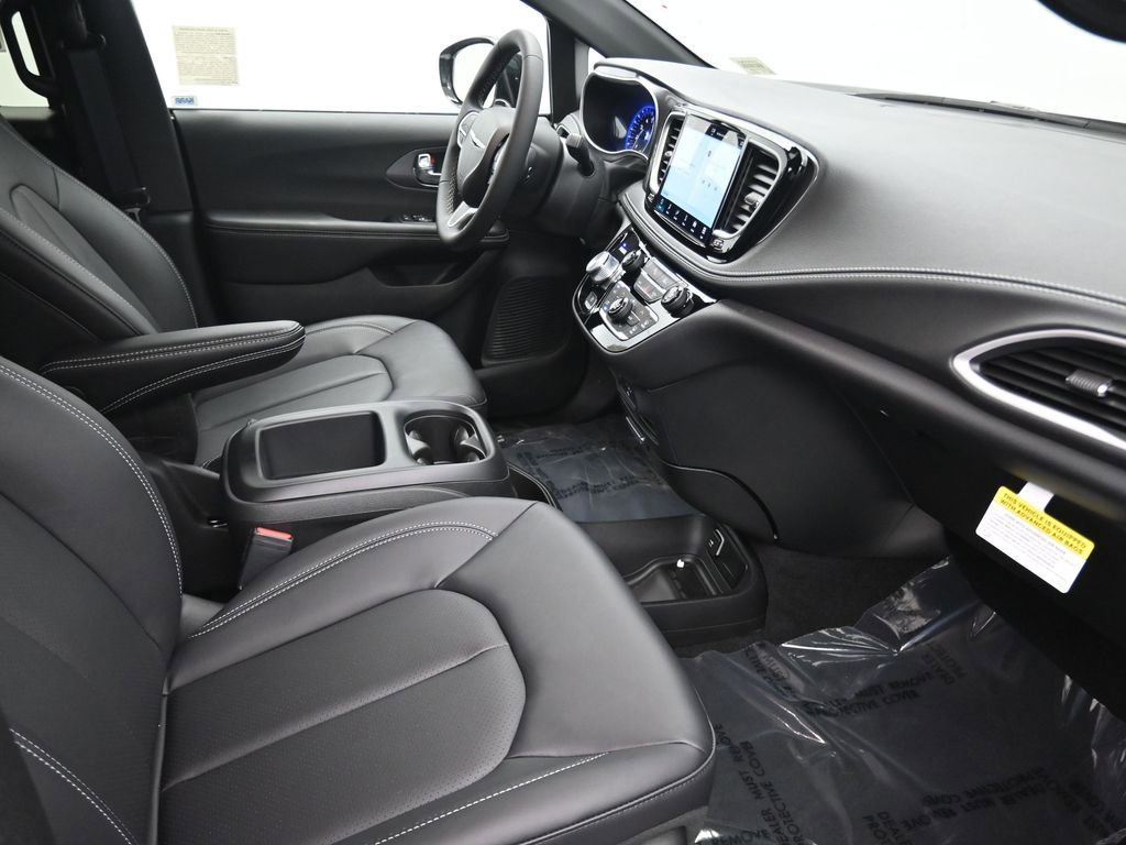 New 2026 Chrysler Pacifica Select image 18