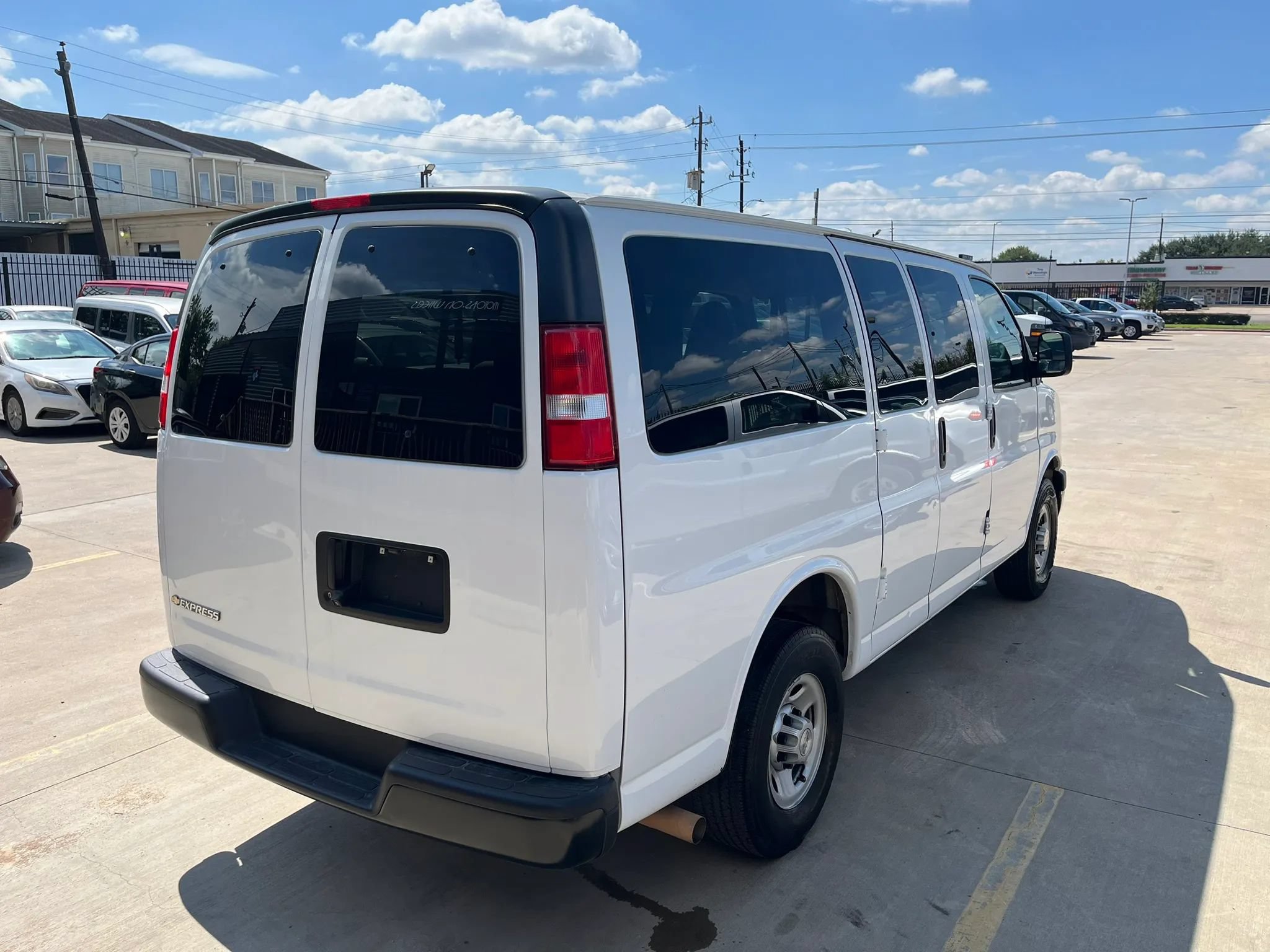 Used 2020 Chevrolet Express 2500 LS w/ Driver Convenience Package RWD image 9