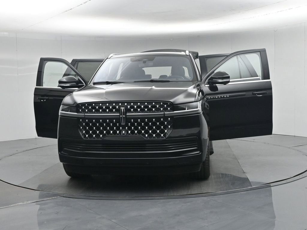 Used 2025 Lincoln Navigator Black Label image 33