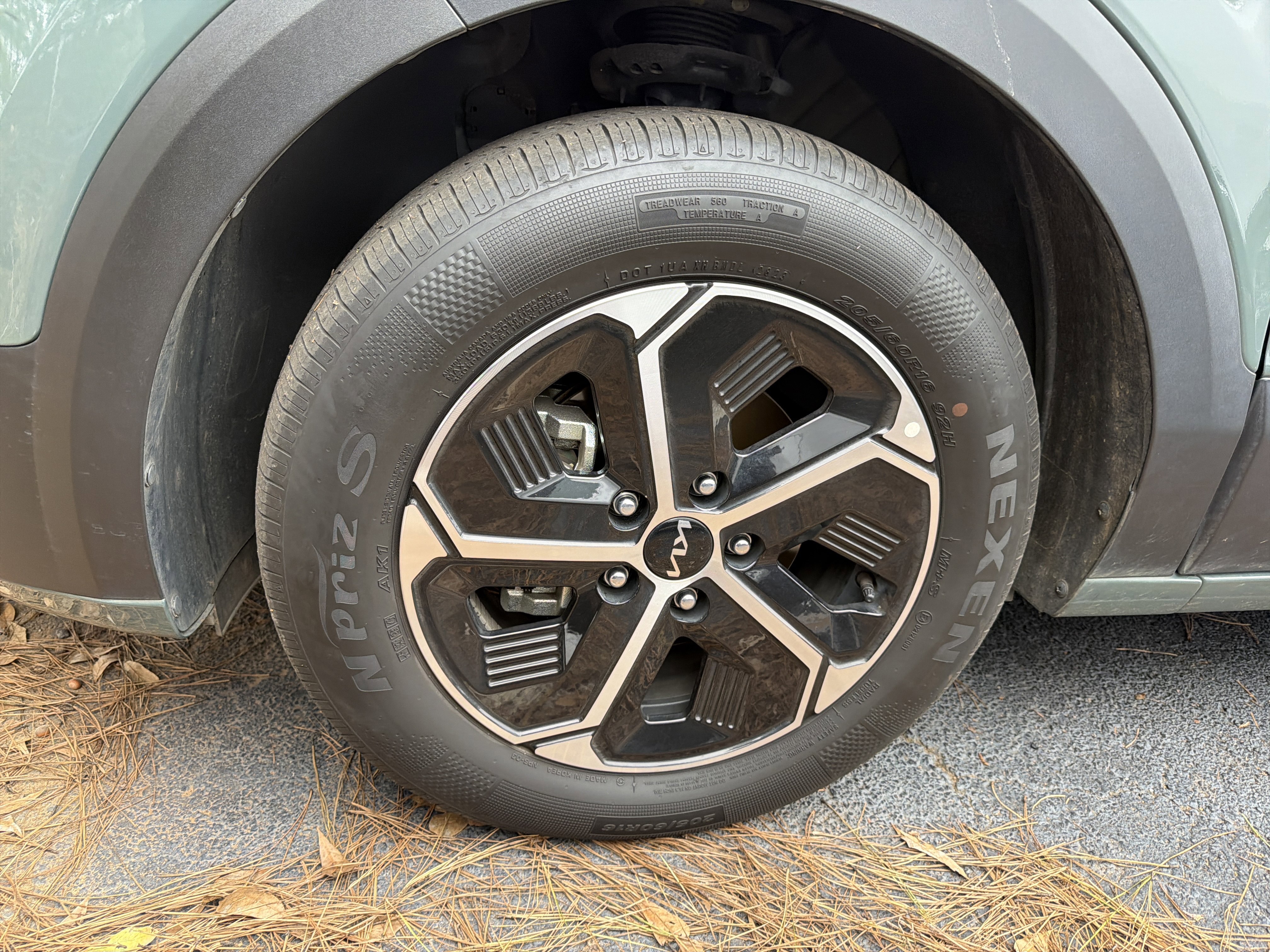 Used 2024 Kia Niro EX image 12