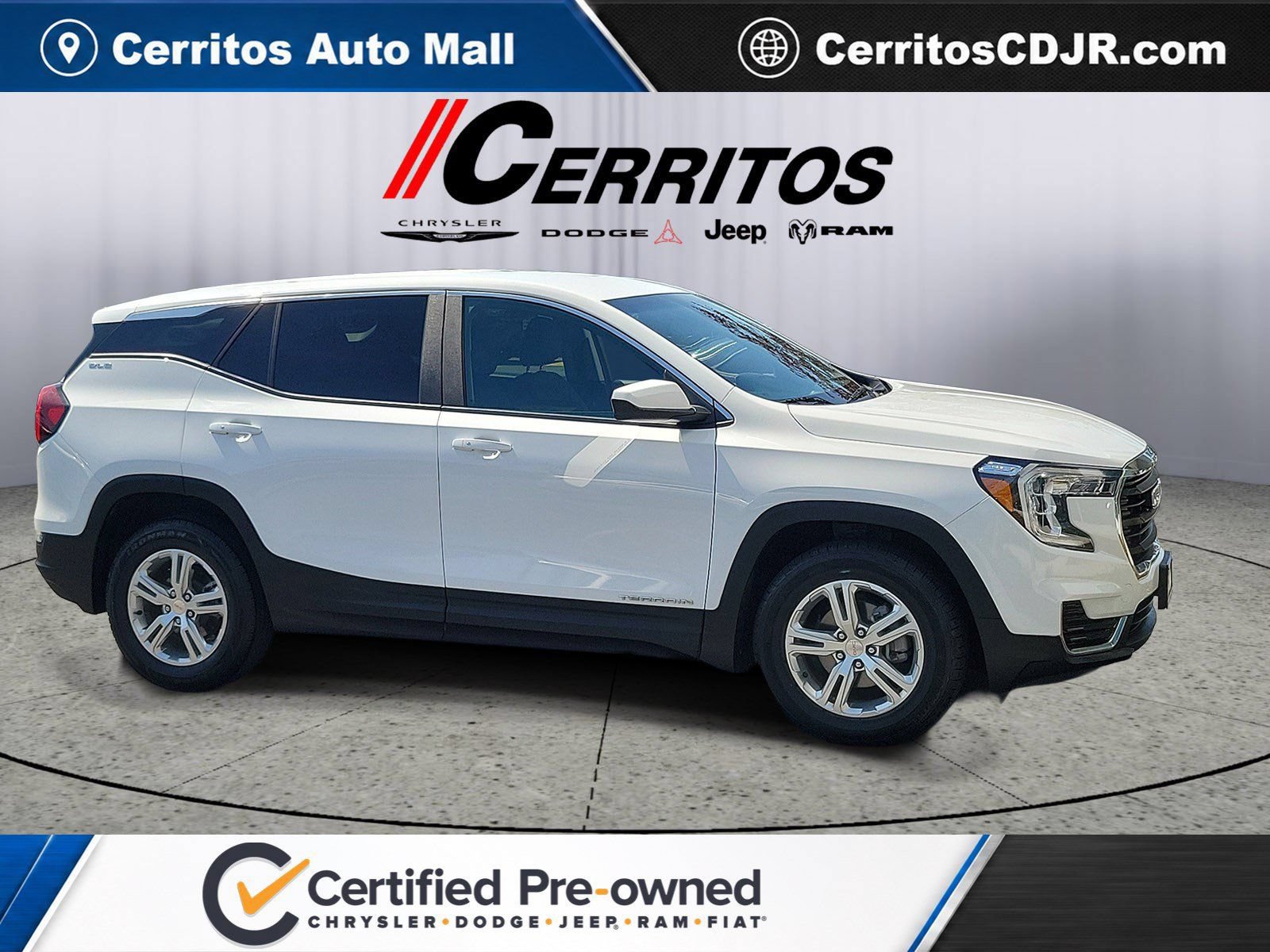 Used 2024 GMC Terrain SLE FWD image 1