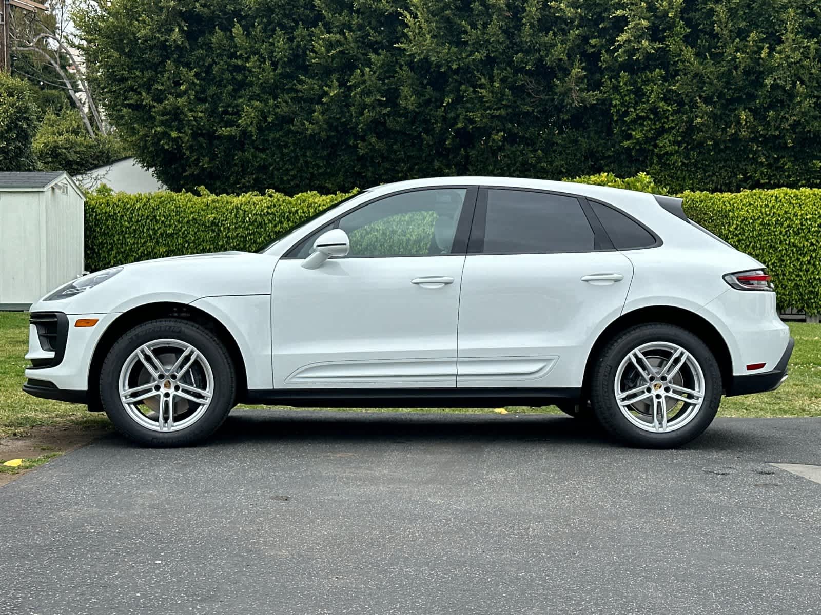 New 2026 Porsche Macan AWD/4WD image 2