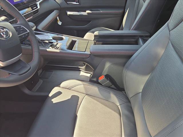 New 2026 Toyota Sienna XSE FWD image 4
