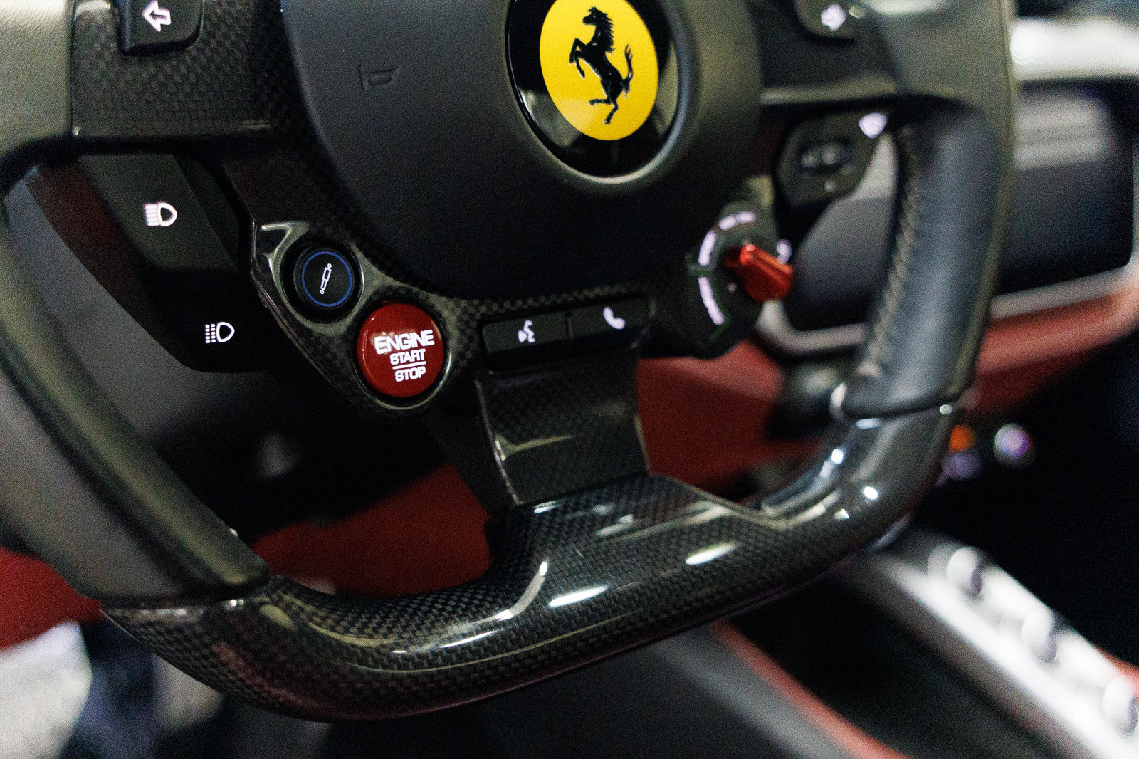 Used 2019 Ferrari Portofino RWD image 35