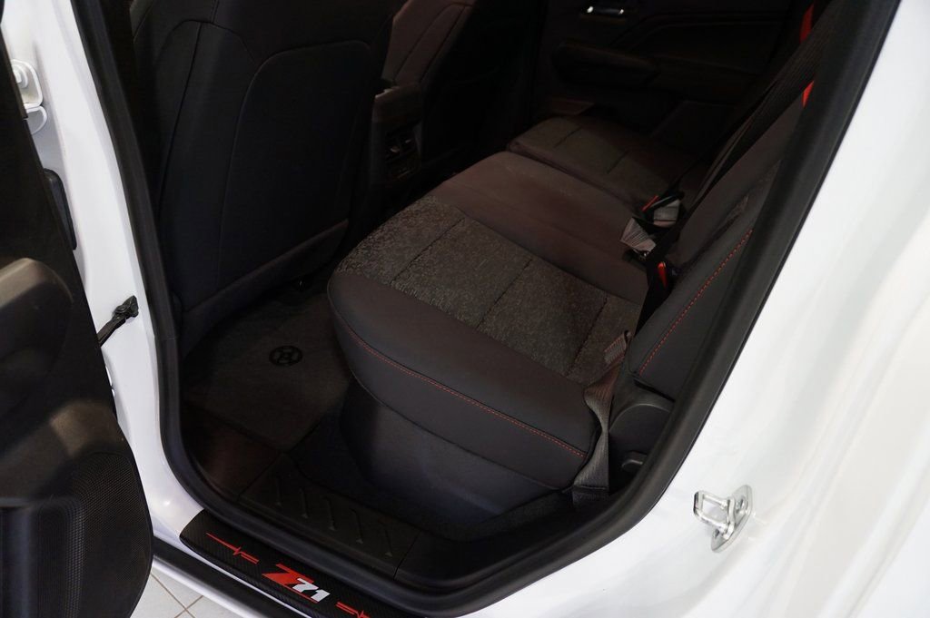 Used 2024 Chevrolet Colorado Z71 w/ Z71 Convenience Package 2 image 27