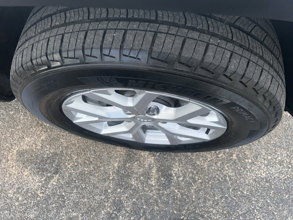 Used 2023 Jeep Grand Cherokee Limited image 10