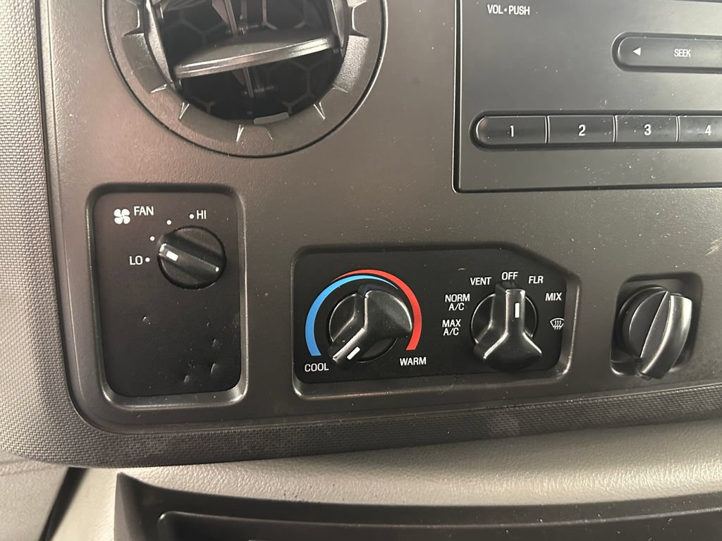 Used 2014 Ford E-150 and Econoline 150 RWD image 23