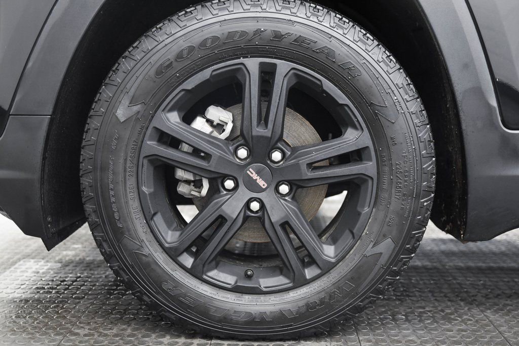 Used 2024 GMC Terrain AT4 image 8