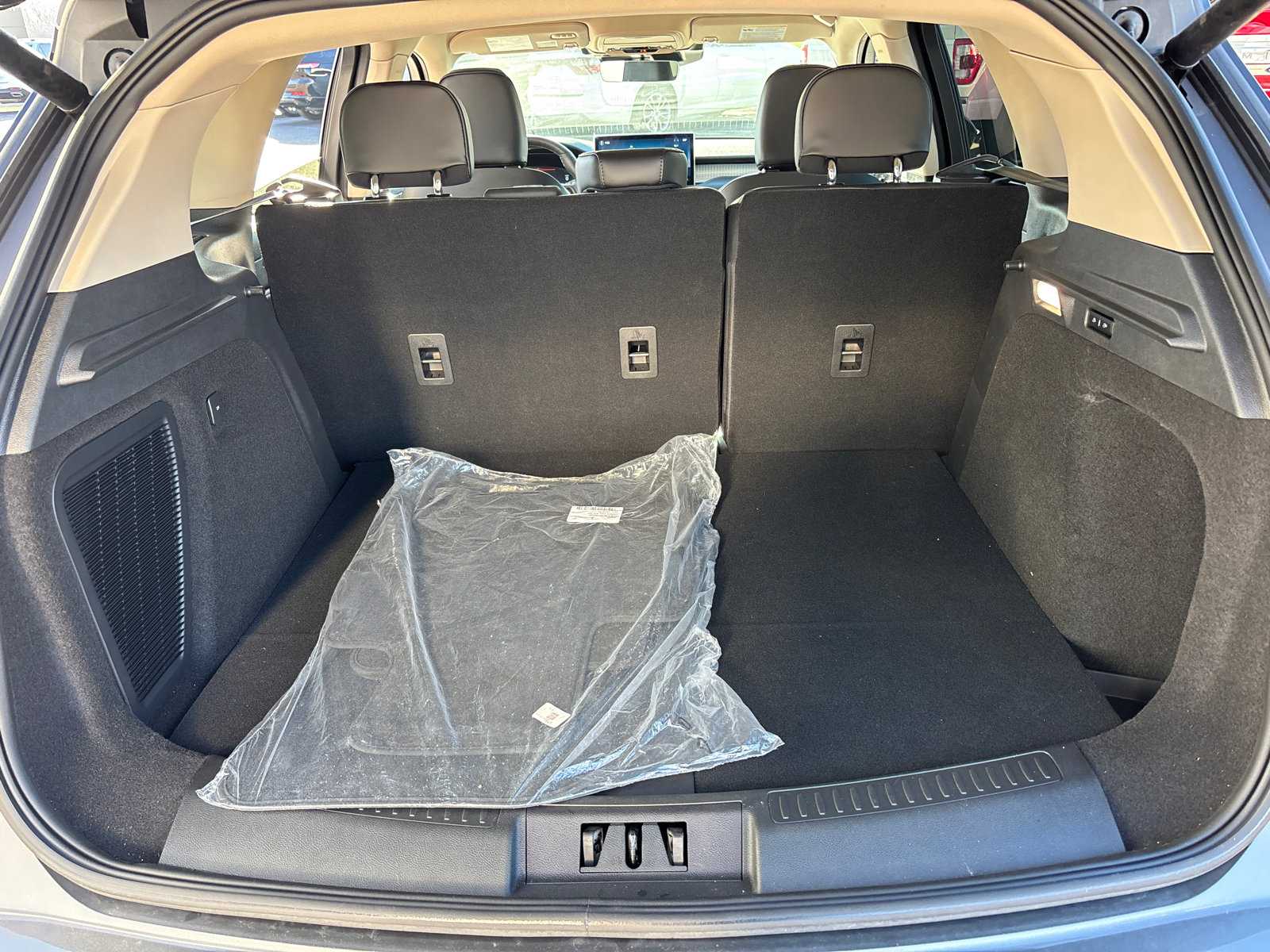 Certified 2023 Lincoln Corsair FWD w/ Equipment Group 101A image 9