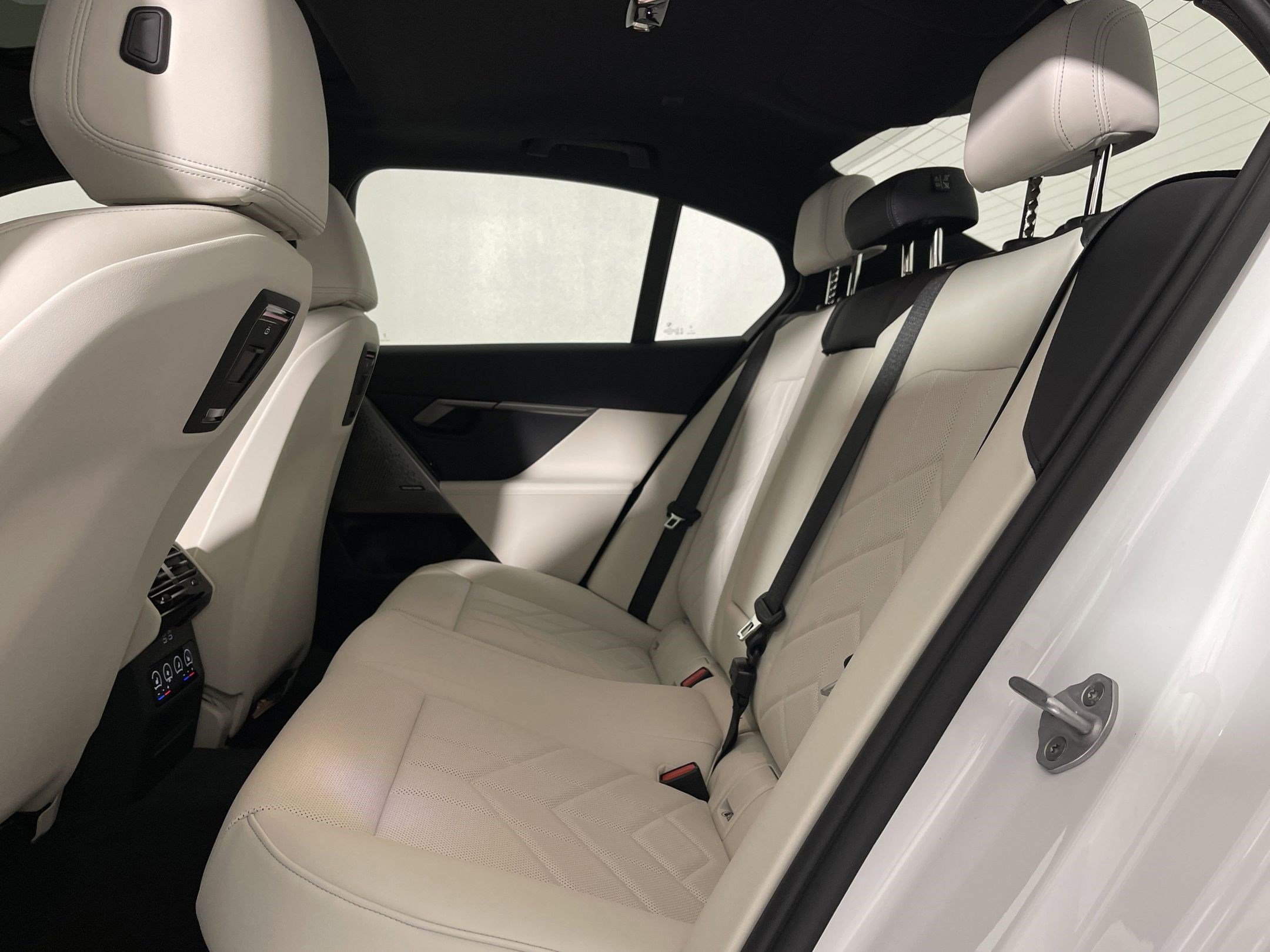 Used 2026 BMW 530i w/ Premium Package image 33