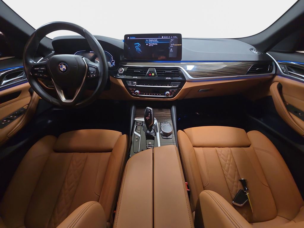 Used 2023 BMW 530e w/ Convenience Package image 11