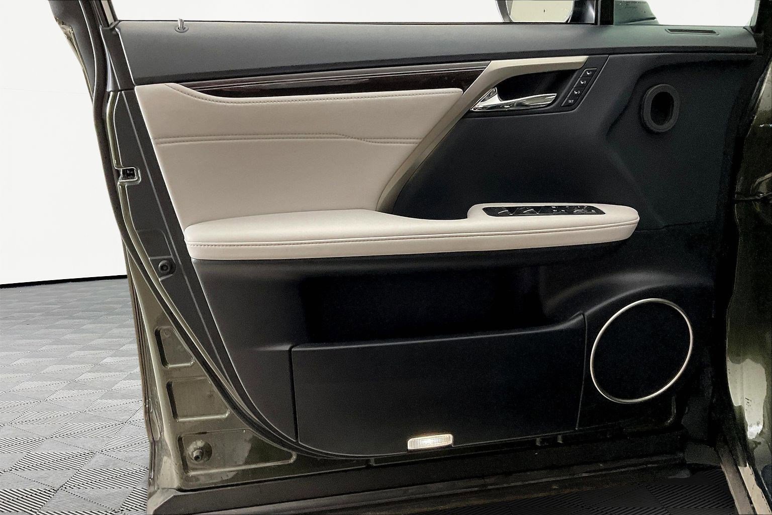 Used 2020 Lexus RX 350 AWD w/ Luxury Package image 18