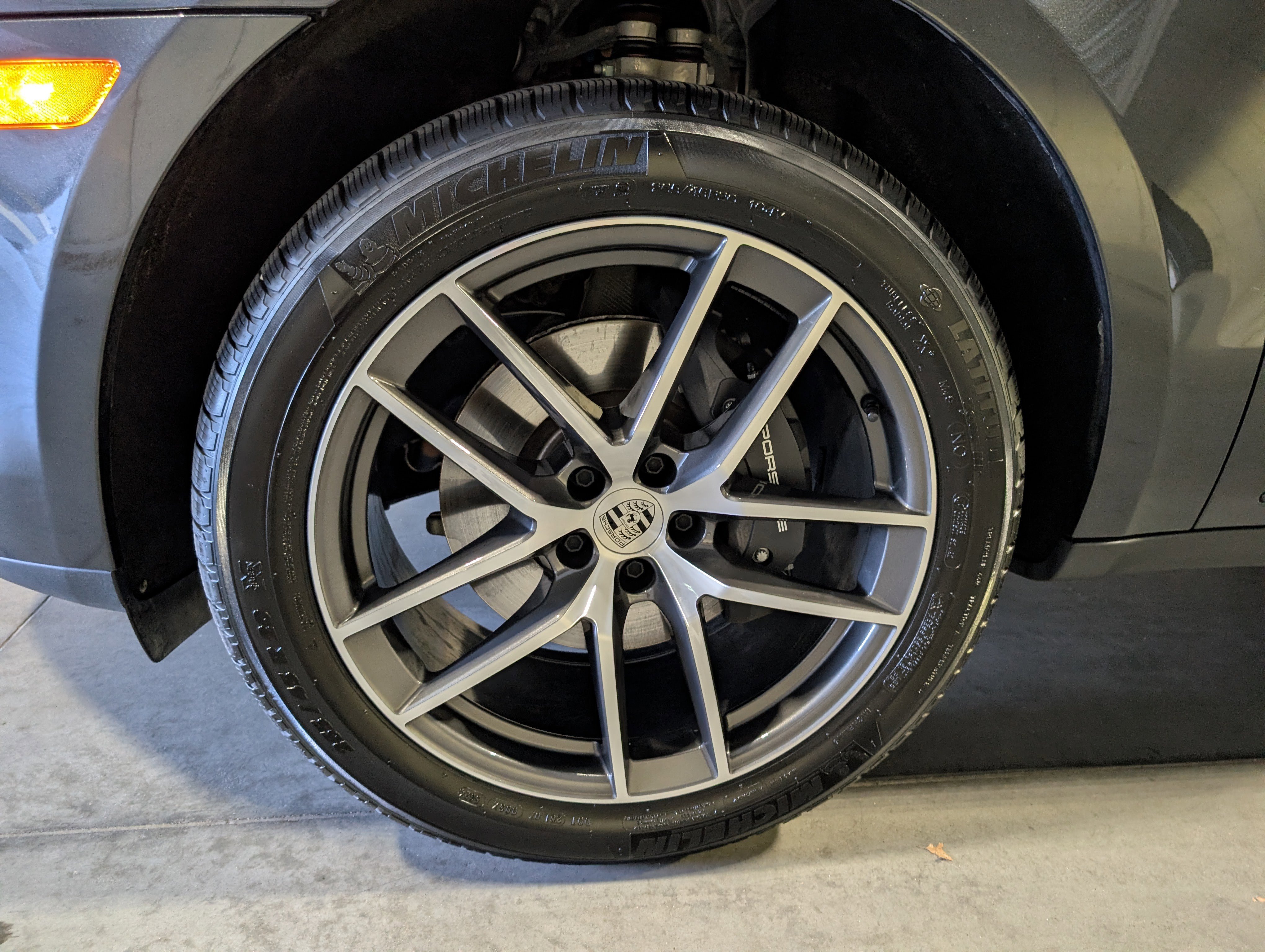 Certified 2025 Porsche Macan image 12