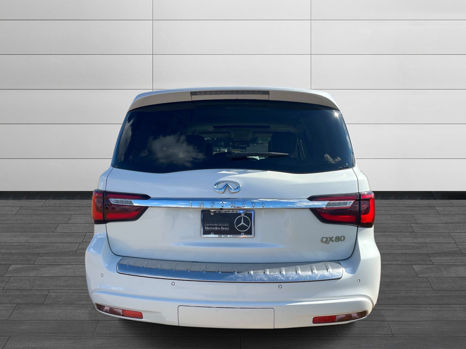 Used 2019 INFINITI QX80 Luxe w/ 22" Wheel Package AWD/4WD image 4