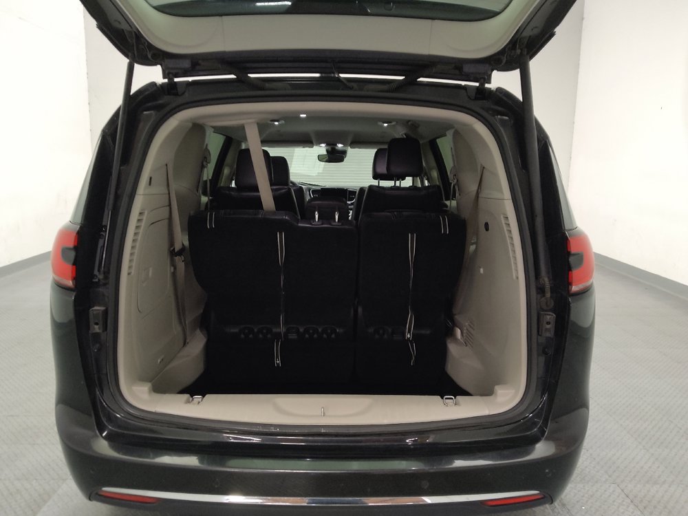 Used 2023 Chrysler Pacifica Touring-L FWD image 29