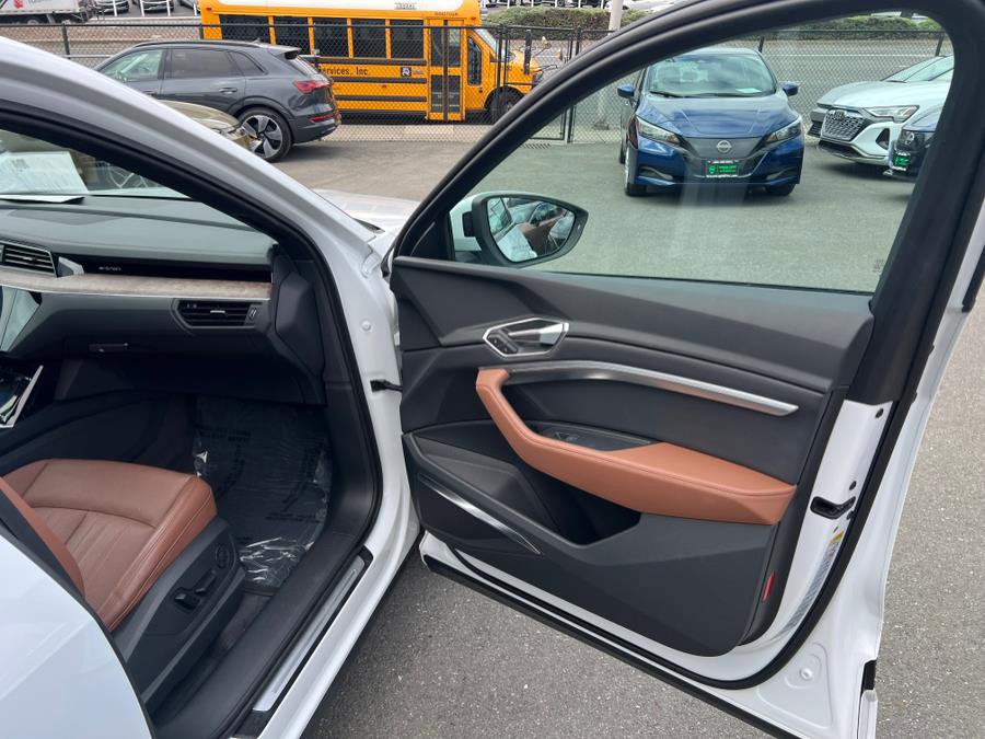 Used 2023 Audi e-tron Premium Plus w/ Premium Plus Package image 34