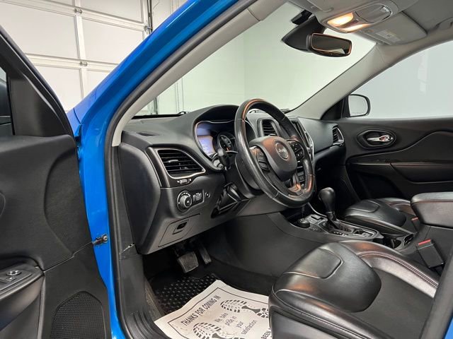 Used 2020 Jeep Cherokee Trailhawk w/ Technology Group image 17