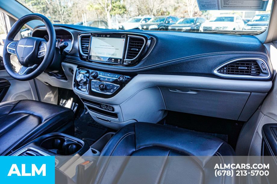 Used 2023 Chrysler Pacifica Touring-L image 27