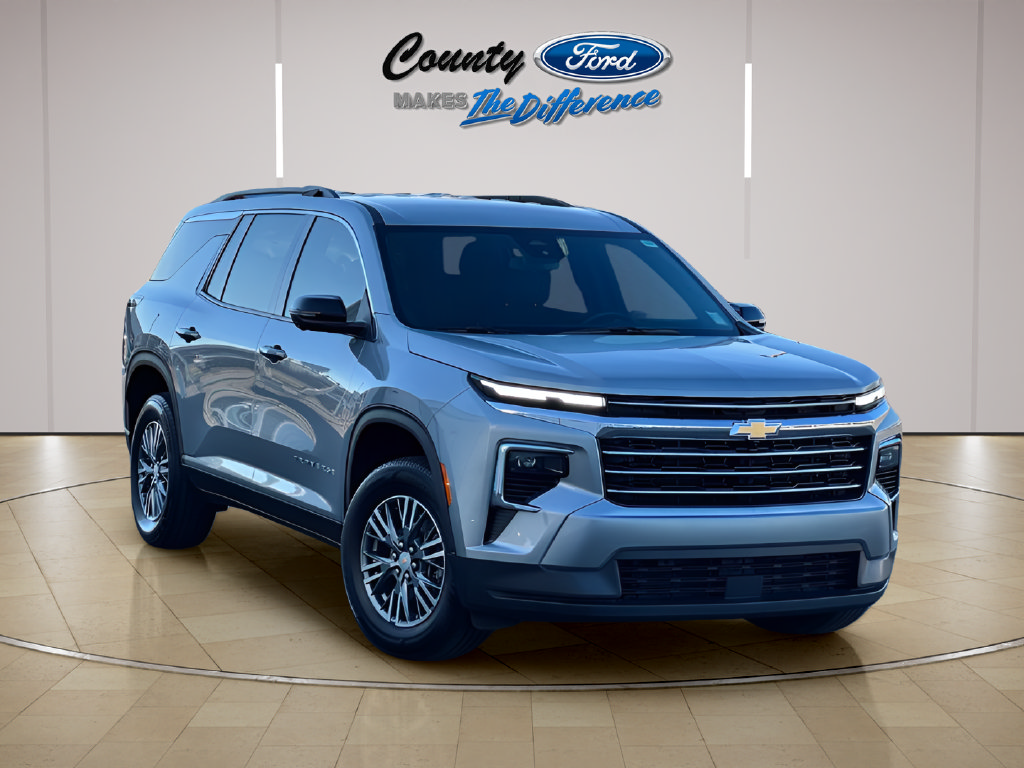 Used 2024 Chevrolet Traverse LT FWD image 1