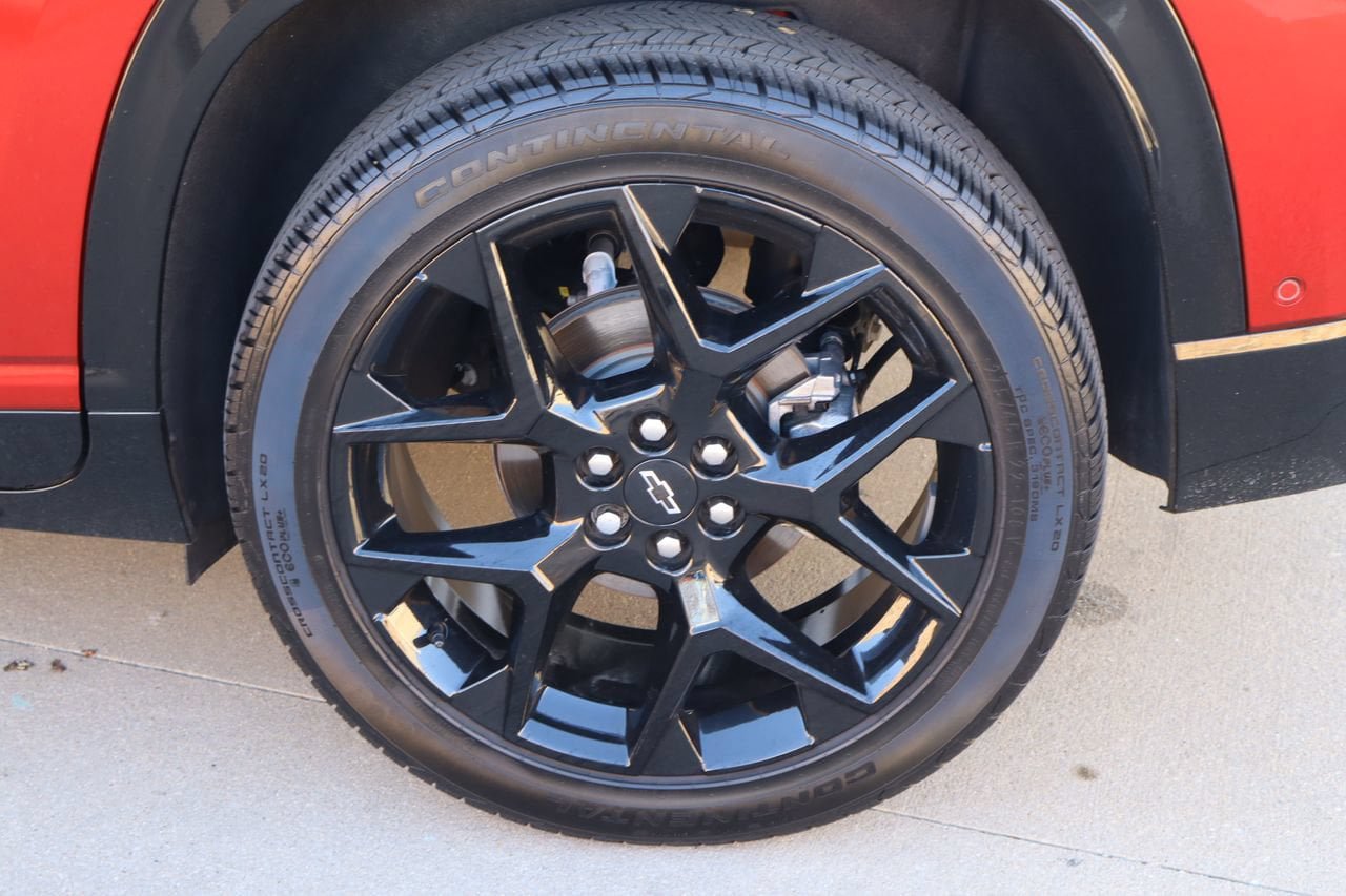 Used 2024 Chevrolet Traverse RS FWD image 32