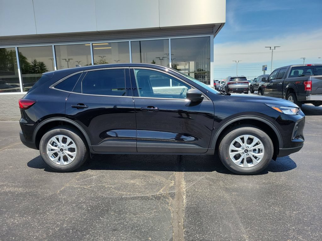 New 2026 Ford Escape Active w/ Cold Weather Package AWD/4WD image 2