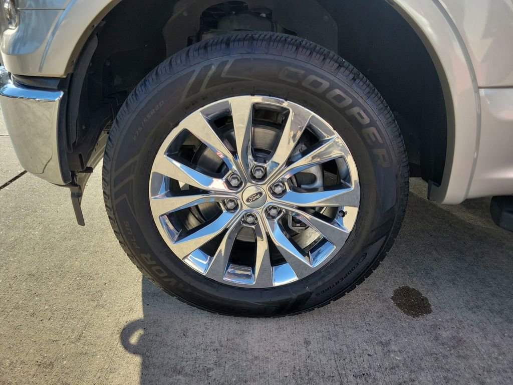 Used 2017 Ford F150 Lariat image 32