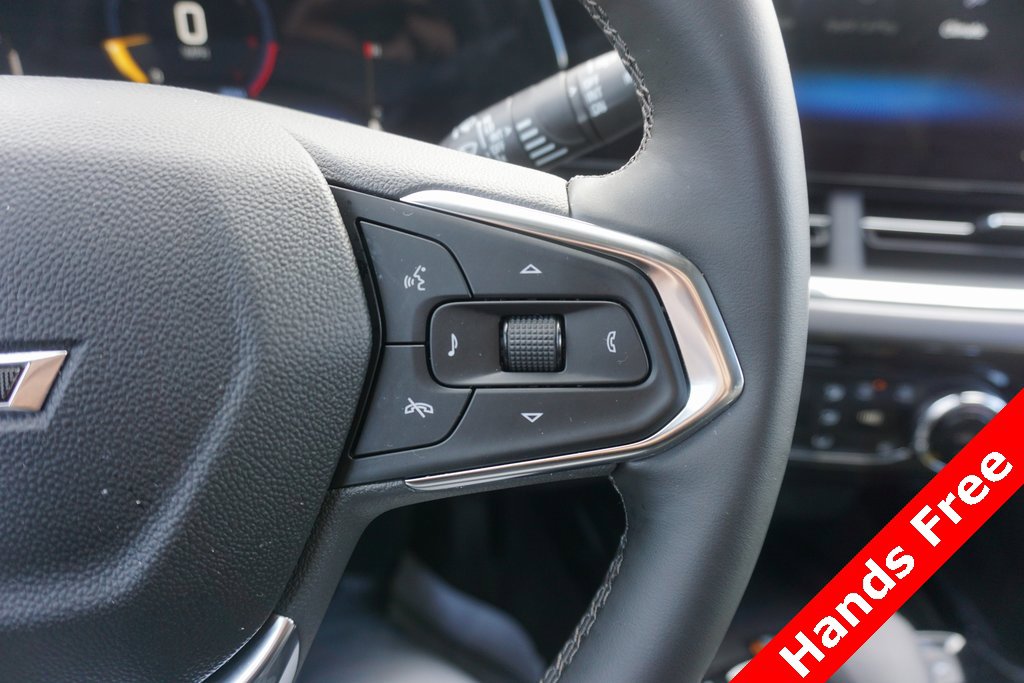 Used 2025 Chevrolet Trax ACTIV w/ Sunroof Package image 4