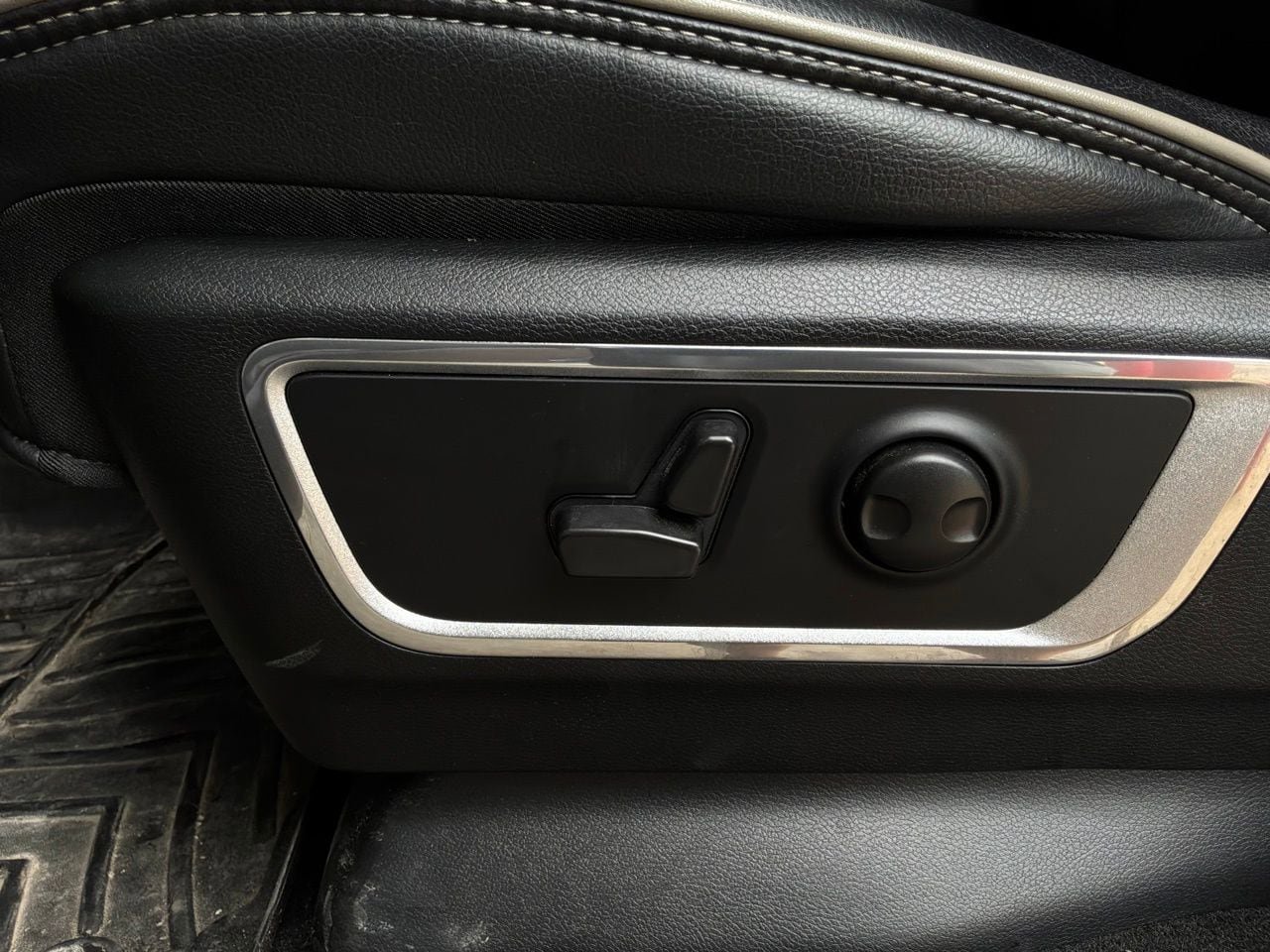 Used 2022 RAM 1500 Laramie w/ Laramie Southwest Edition AWD/4WD image 13