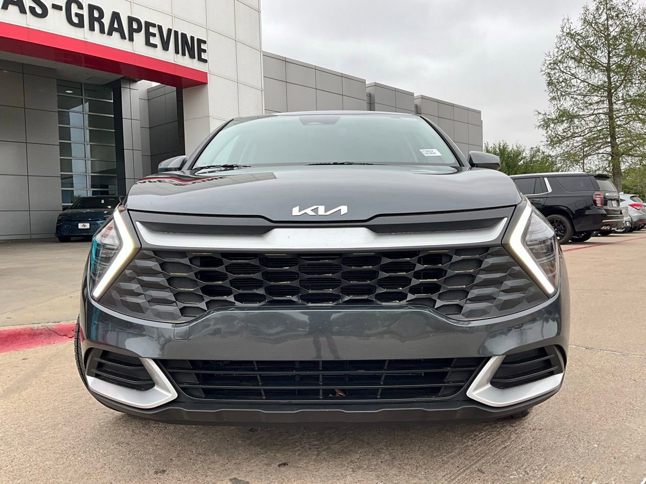 Used 2025 Kia Sportage LX FWD image 3