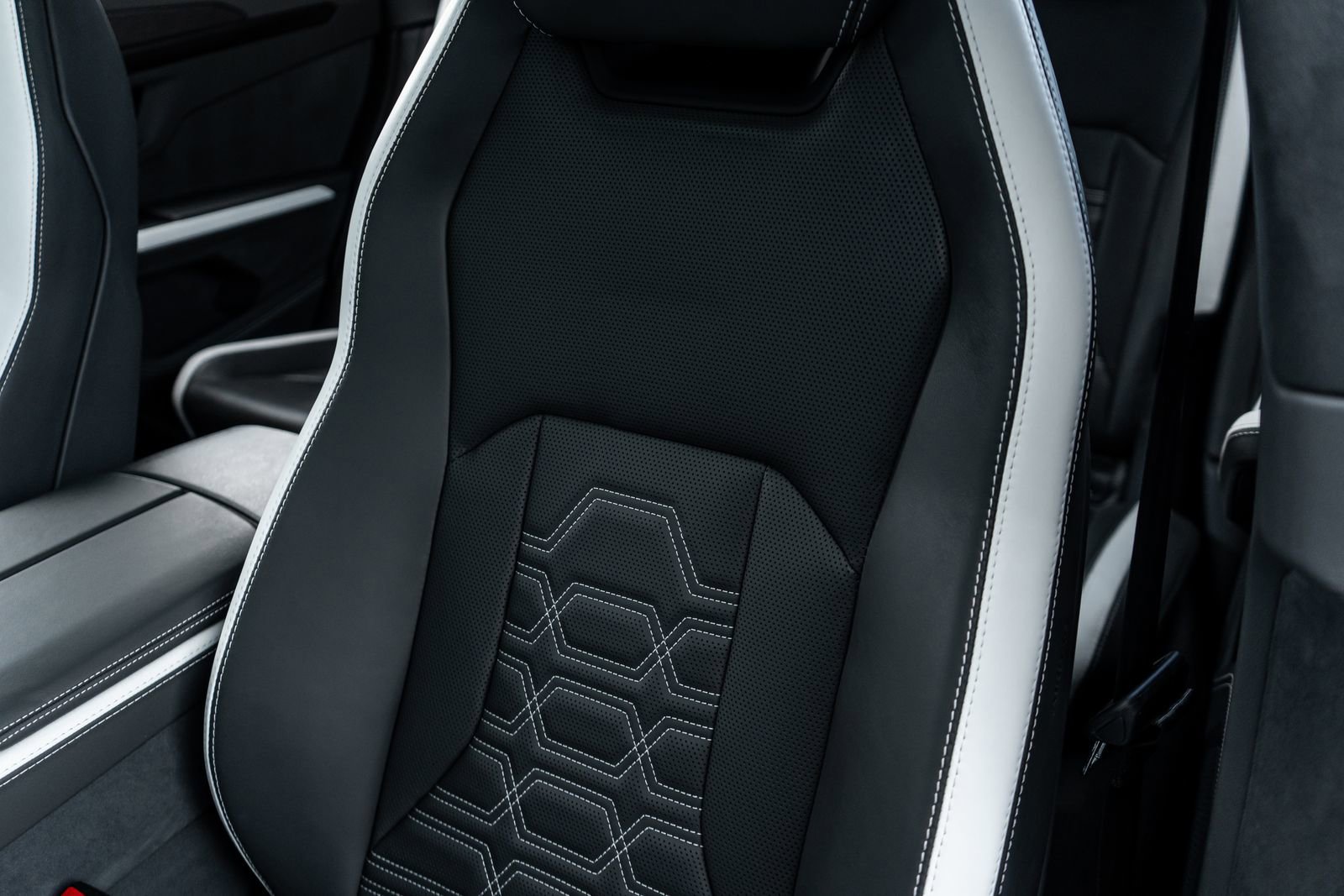 Used 2025 Lamborghini Urus SE image 30