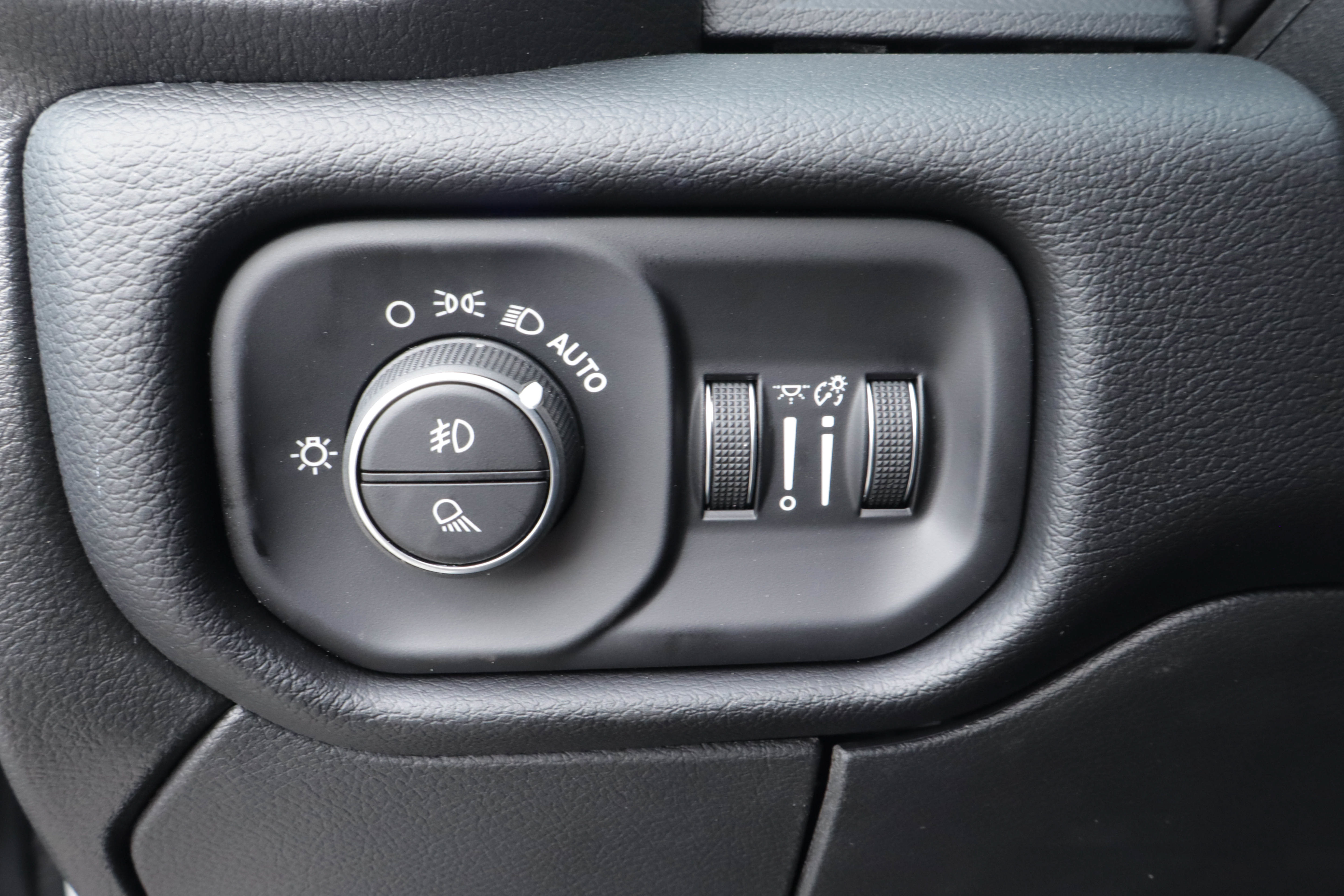 New 2027 RAM 2500 Laramie AWD/4WD image 13