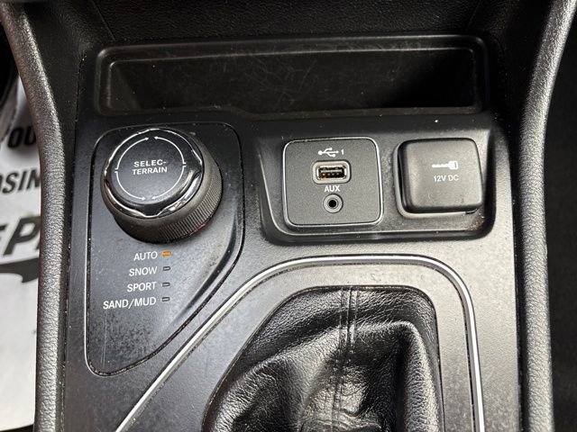 Used 2021 Jeep Cherokee Latitude Lux w/ Comfort/Convenience Group image 20